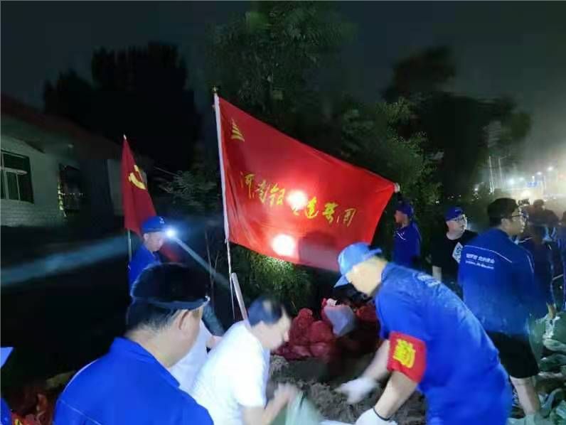 銀金達抗洪救災志愿者分隊連夜轉戰