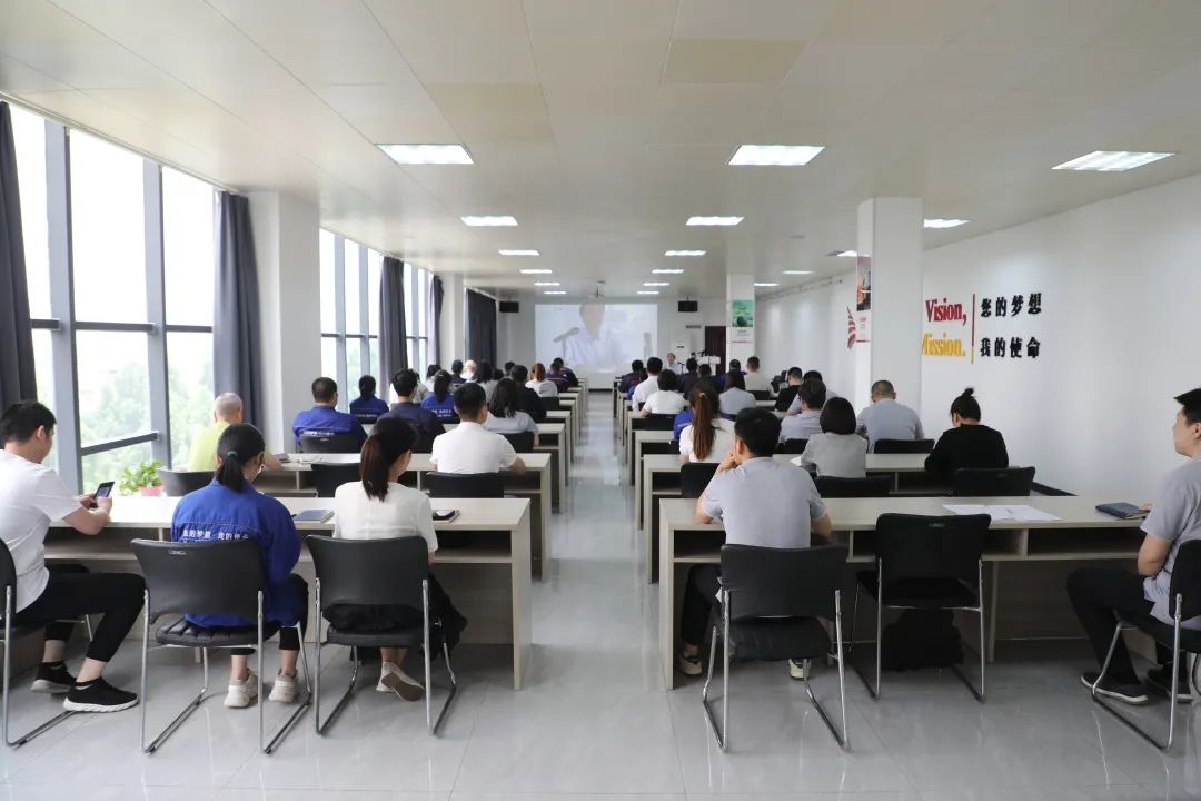 銀金達職工課堂探討新時(shí)代職工的進(jìn)步與成長(cháng)
