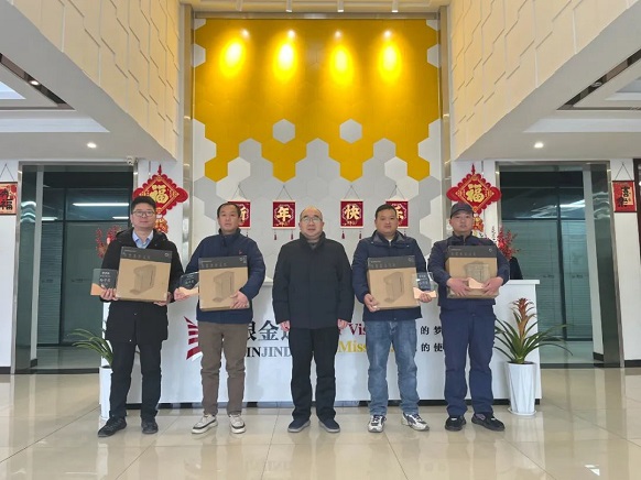 新材料公司召開(kāi)年度奮斗者座談會(huì )——共話(huà)奮斗歷程 展望美好未來(lái)